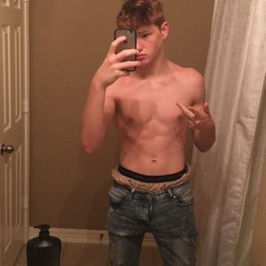 Meet your Posher, Levi